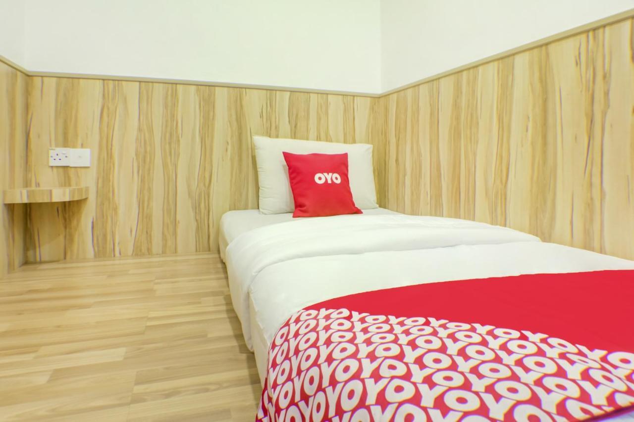 Oyo 90028 Ragula Hotel Johor Bahru Luaran gambar